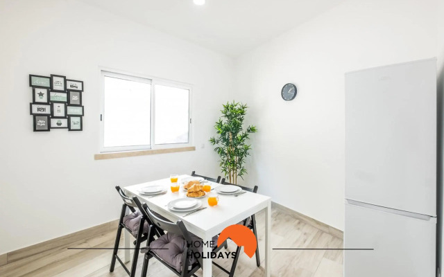 #074 Stunning Flat 3 min Oldtown, Peneco Beach