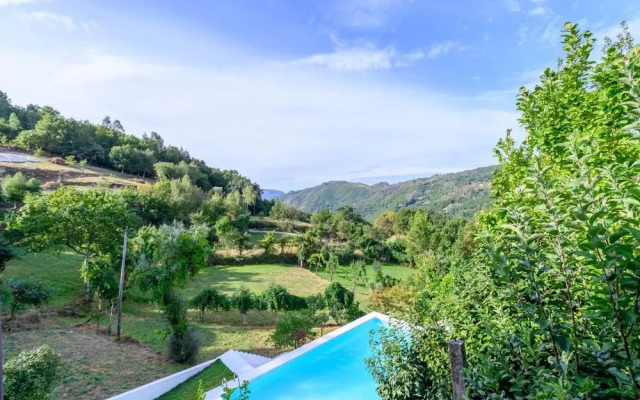 T4 House With Outdoor Pool and Wonderful Views