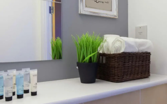 PM & Charles Luxury Apartments - 2 Bedroom - City Center - Parking