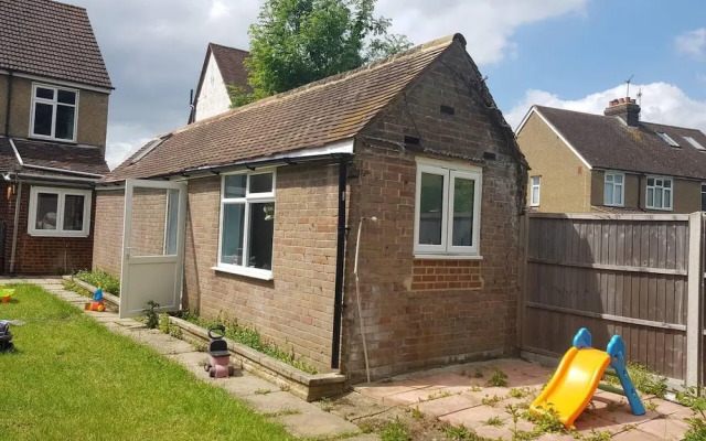 Cozy Studio in Luton