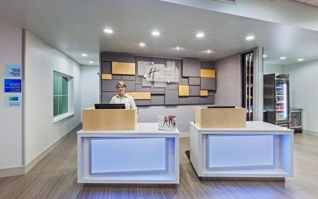 Holiday Inn Express & Suites Coffeyville, an IHG Hotel