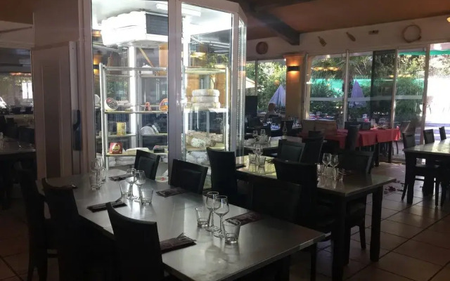 Brit Hotel du Moulin de la Pioline - La Table a Fromages