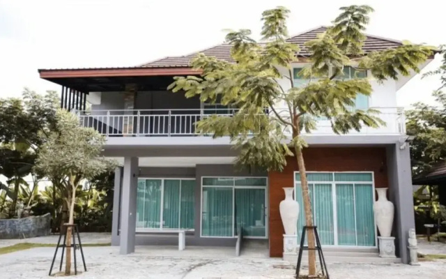 Happyland Residence