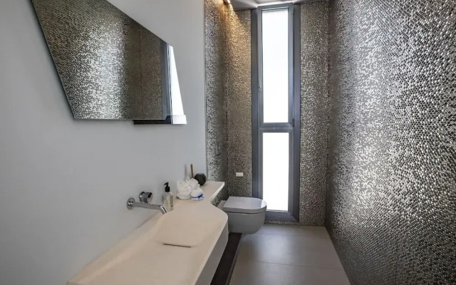 Plush Villa in Adeje with Infinity Pool, Sea-View & Large Terrace