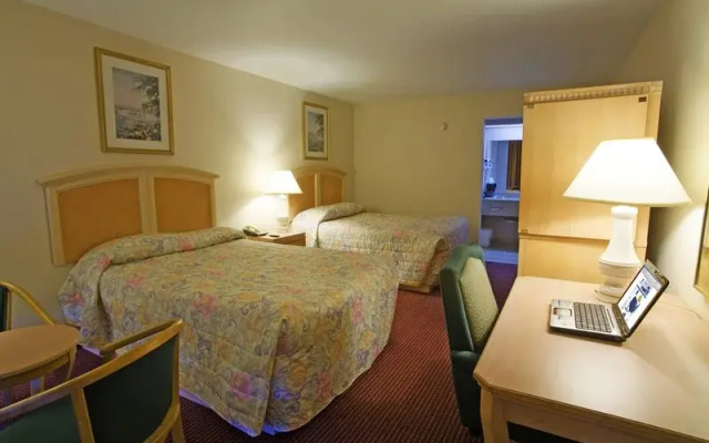 Evergreen Inn & Suites