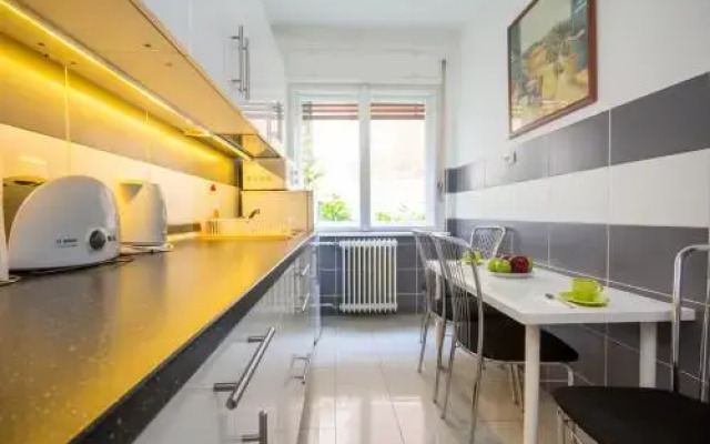 Andrássy Apartment with Inside Parking