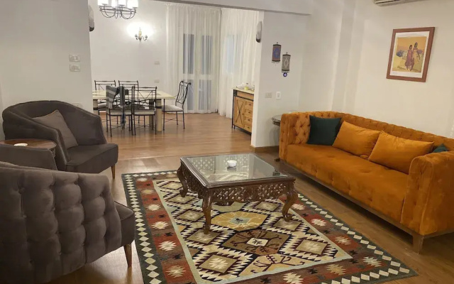 Nile View Apartment - Sleeps 4 & Balcony