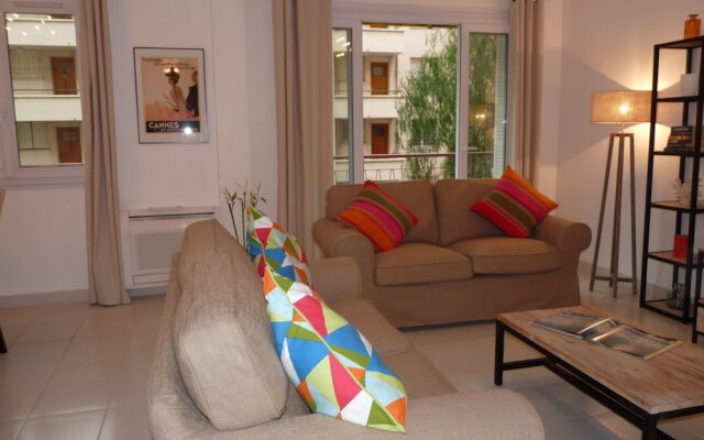 Apartment 82