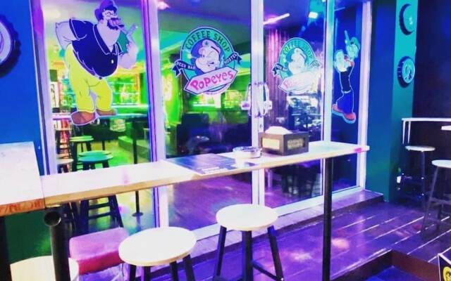 Popeyes Hostel Coffeeshop and Beer Bar