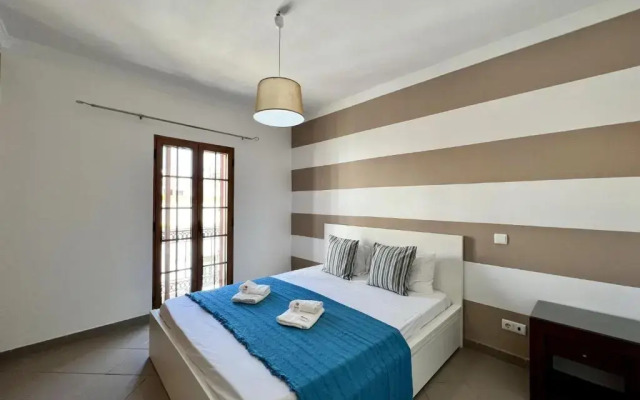 Loulé Central House by Homing