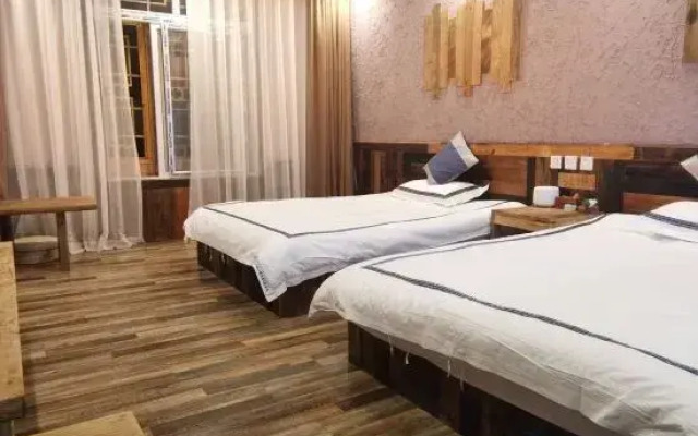 Xiyi Hailuogou townlet Xiaozhu Homestay