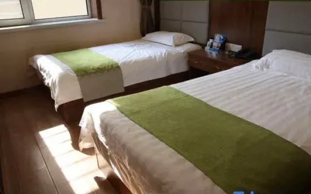 Xinyue Hotel (Mudanjianghuochebeizhanxinhualudian)
