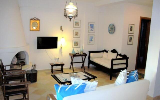 Sea view 4 bedroom house with pool and garden