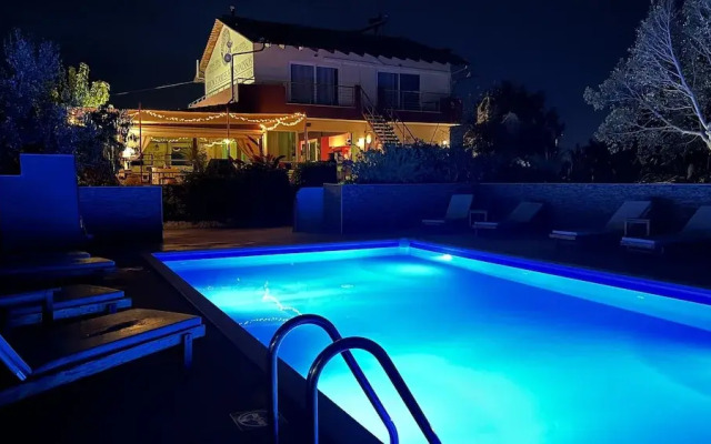 Arion Stables & Apartments