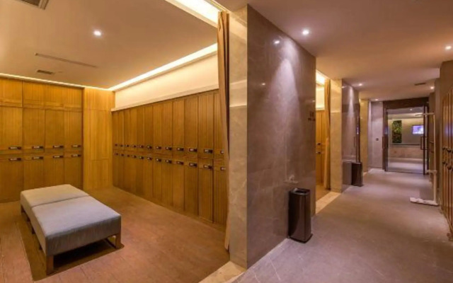 Yatai New City Hot Spring Hotel