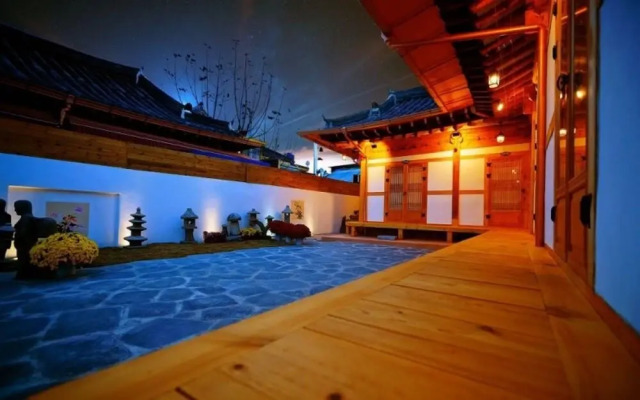 Jeonju Hanok Sukbak Cheheomgwan Pension