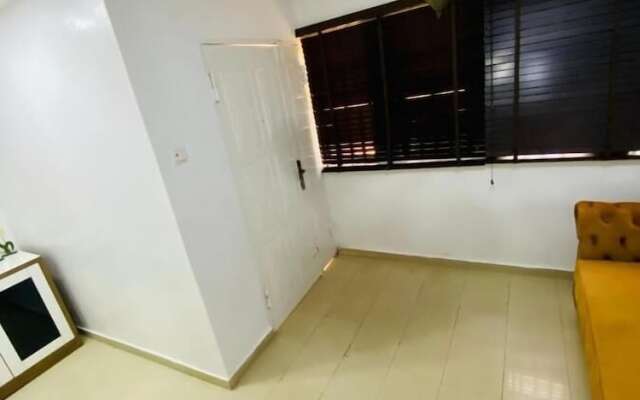 House 12 studios suites