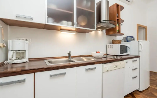 Beautiful Apartment in Volosko With 2 Bedrooms and Wifi