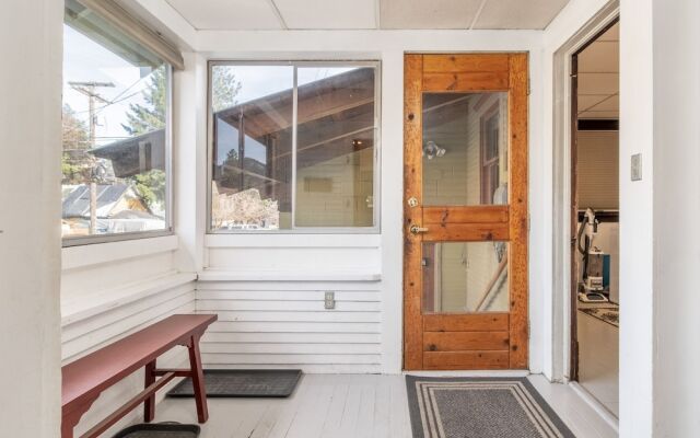 Rockwell Retreat 4 Bedroom Home by NW Comfy Cabins by RedAwning