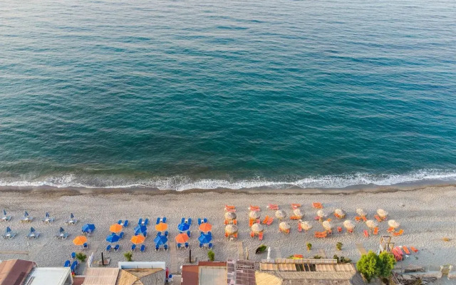 Melina Beach Hotel