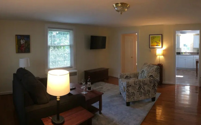 Tawsty Flower - Haines Suites