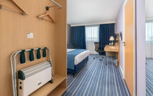 Holiday Inn Express Leigh - Sports Village by IHG