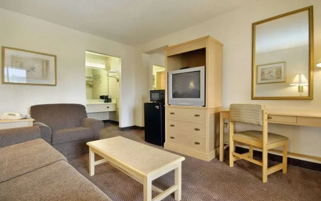 Days Inn & Suites Mobile