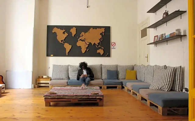 Ithaka Hostel