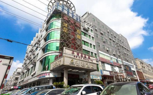 Dequn Hotel (Shenzhen Pingdi Yicheng PARK Wal-Mart Store)