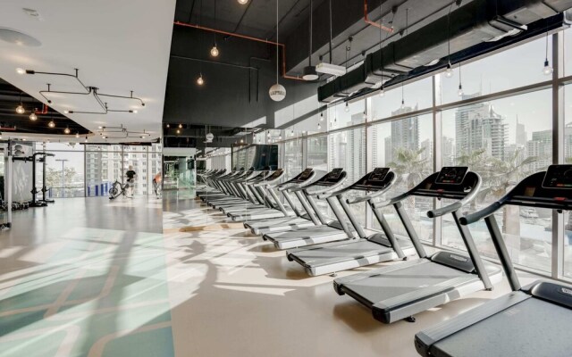 Urban Apartment in Marina Gate, Central Location!