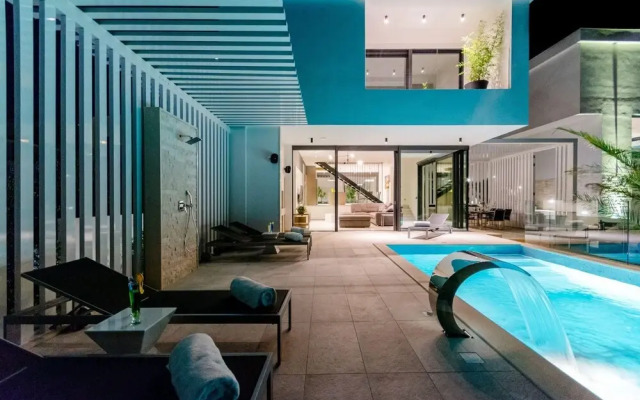 Luxury Villa Pax With Heated Infinity Pool, 8 Sleeps