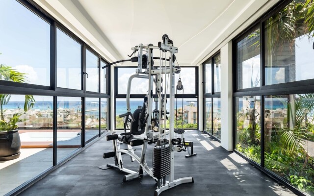 Apartments near 5th Avenue with Rooftop Ocean View