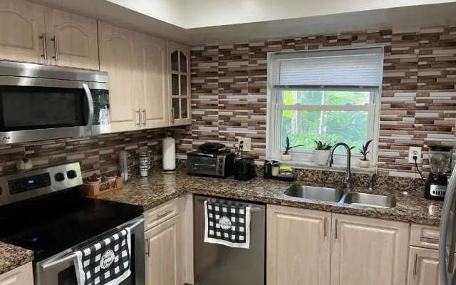 Luxurious & Spacious Townhouse in Prime Location