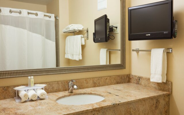 Holiday Inn Express & Suites Winona by IHG