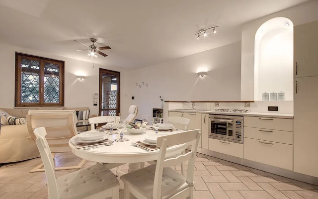 Lovely Flat With Shared Pool and Amazing Lake View