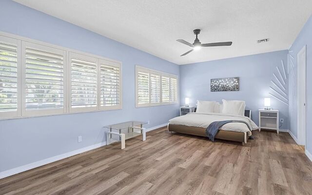 Renovated Quiet All King Bed Suites