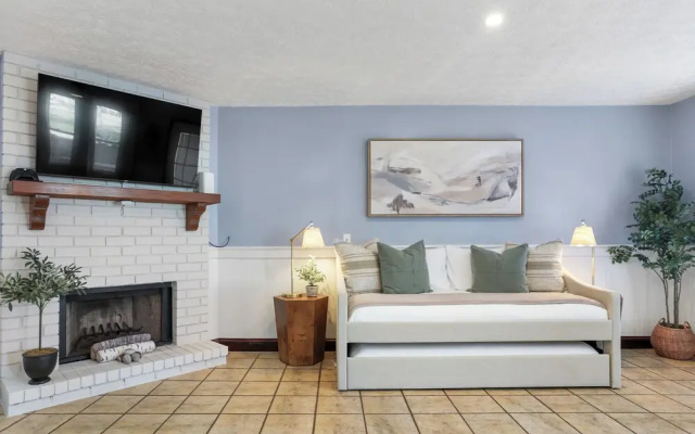 Family Friendly House w Pool & Games