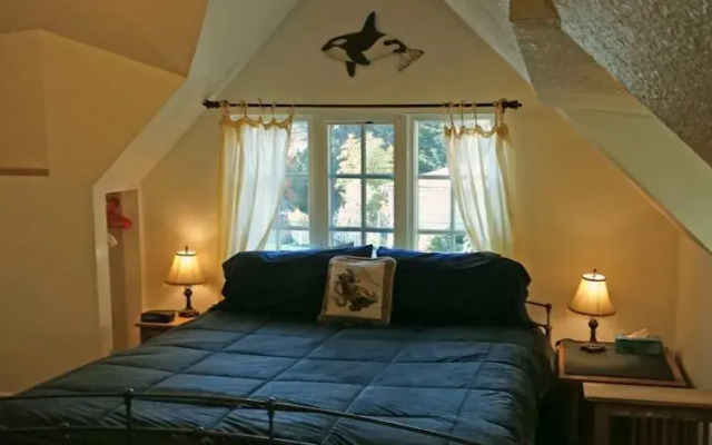 Tudor Rose Manor Santa Cruz
