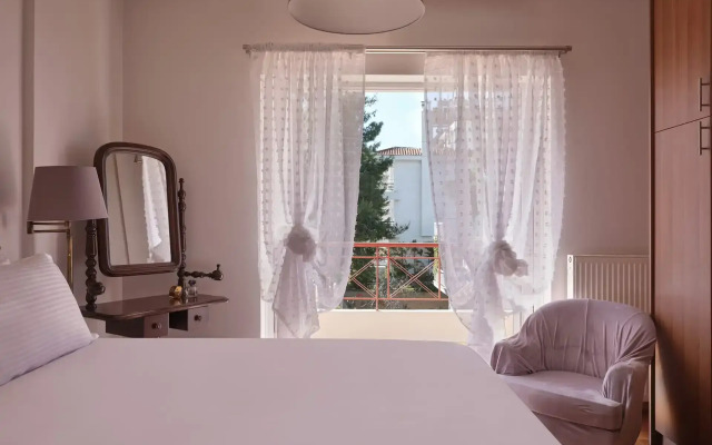 Evi's Voula Home
