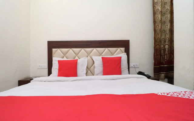OYO 28646 Hotel Golden Heart
