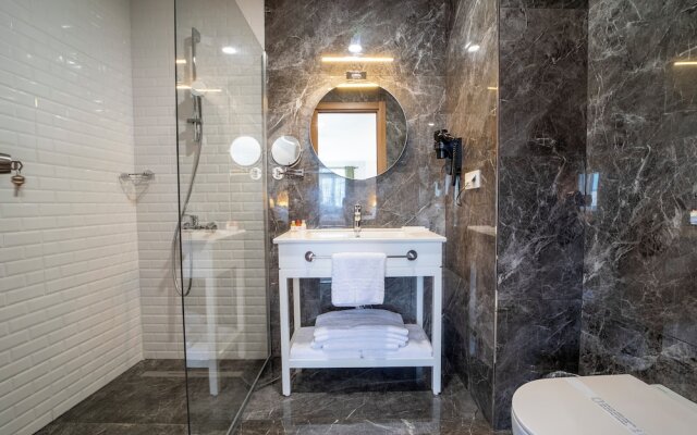 Mell City Suite Hotel