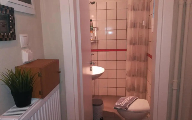 Koukaki ideal studio for 2