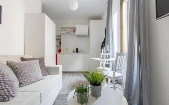 Compact and charming studio Porta Venezia