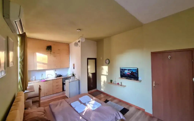 Ex-Block District charming studio apartment with treeish sorrounding view!