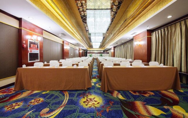 Universal House Grand Romance Hotel