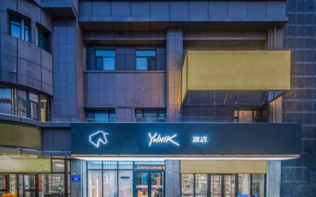 Yunik Esports Hotel (Urumqi Nanhu Square Subway Station Branch)