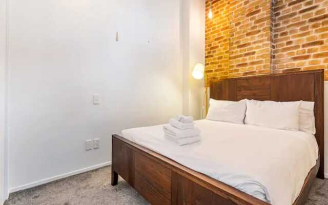Stylish City Pad Near Sky Tower!