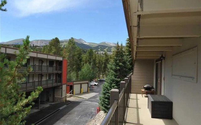 Ski and Racquet B102