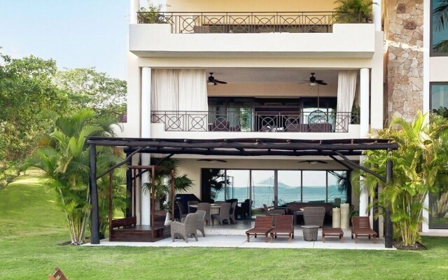 Gorgeous 4 Bedroom Condo