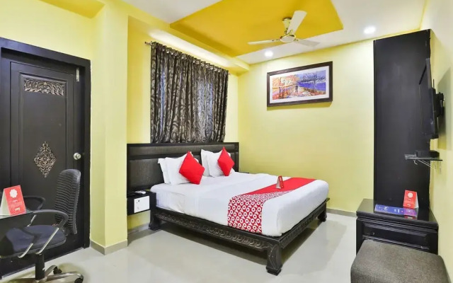 OYO 14549 Hotel Lotus Residency
